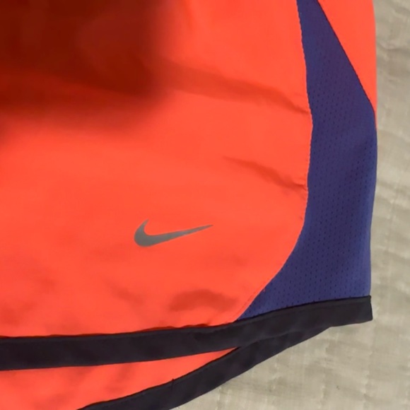 Two pairs women medium Nike running shorts - Picture 4 of 4